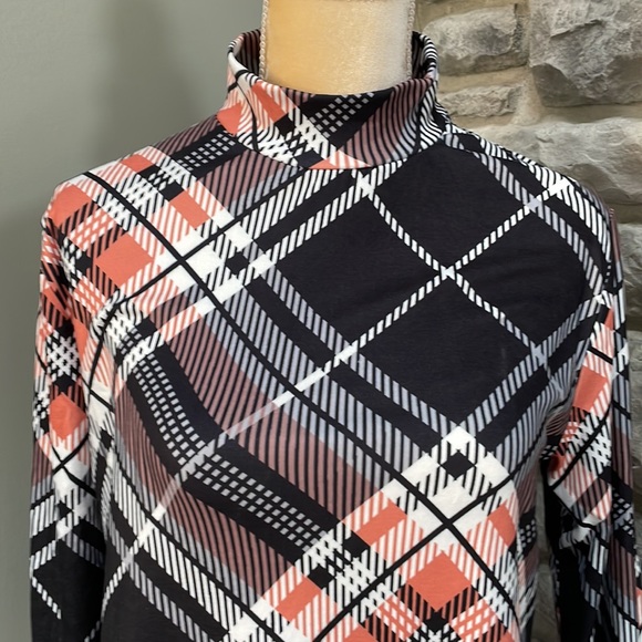 NWT plaid dress, size S but fits like a M - Picture 2 of 4